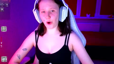 Snapshot of moon_avengers chatting on 02.25.26 Lola online show from 02.25.26