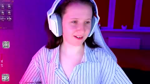 Snapshot of moon_avengers chatting on 02.28.26 Lola online show from 02.28.26