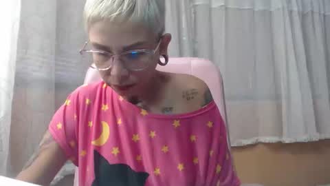 Snapshot of moon_cat85 chatting on 05.27.26 Luna online show from 05.27.26