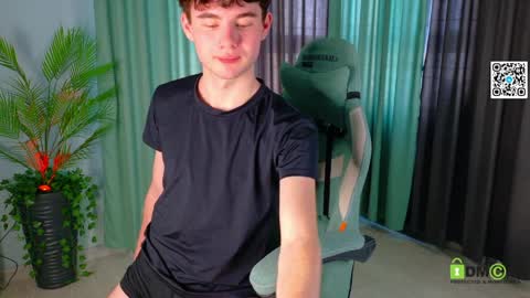 moon_gloww online show from 04.06.26