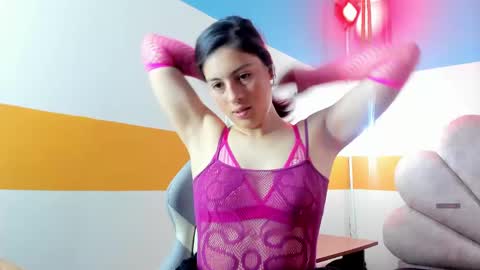 Snapshot of moon_winy chatting on 09.25.25 Winy online show from 09.25.25