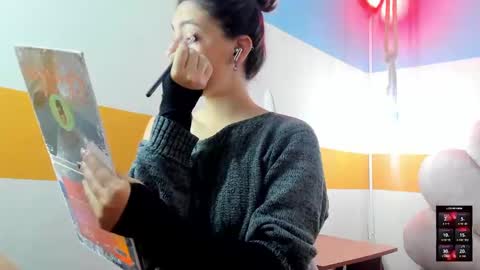 Snapshot of moon_winy chatting on 09.27.25 Winy online show from 09.27.25