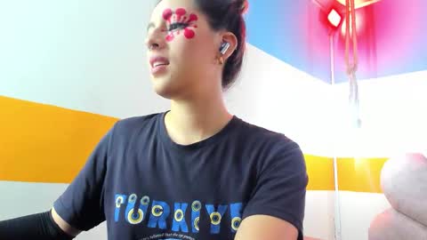 Snapshot of moon_winy chatting on 10.10.25 Winy online show from 10.10.25