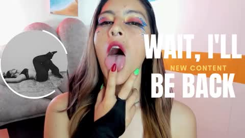 Snapshot of moon_winy chatting on 10.24.25 Winy online show from 10.24.25