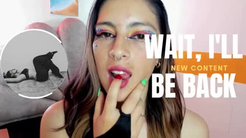 Snapshot of moon_winy chatting on 10.28.25 Winy online show from 10.28.25