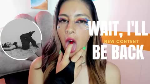 Snapshot of moon_winy chatting on 10.30.25 Winy online show from 10.30.25