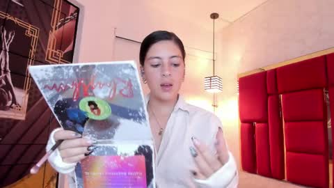 Snapshot of moon_winy chatting on 11.20.25 Winy online show from 11.20.25