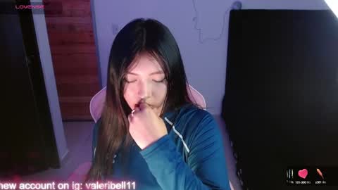 Snapshot of moonbella_bell chatting on 01.24.25 bell online show from 01.24.25