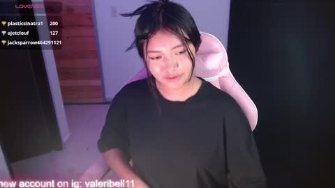 Snapshot of moonbella_bell chatting on 01.25.25 bell online show from 01.25.25