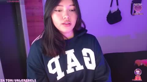 Snapshot of moonbella_bell chatting on 09.27.25 bell online show from 09.27.25