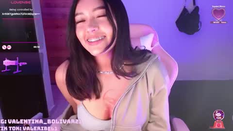 Snapshot of moonbella_bell chatting on 10.10.25 bell online show from 10.10.25