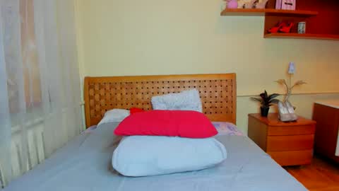 Snapshot of mooneclipce chatting on 10.27.25 Lena online show from 10.27.25