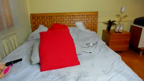 Snapshot of mooneclipce chatting on 11.09.25 Lena online show from 11.09.25