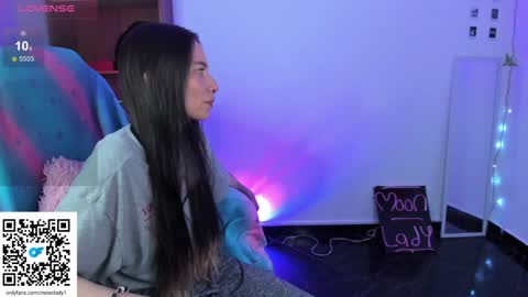 Snapshot of moonlady_ chatting on 12.07.24 MOON online show from 12.07.24