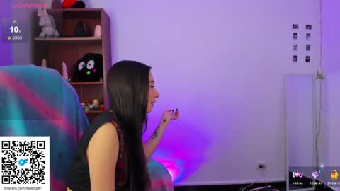 Snapshot of moonlady_ chatting on 12.07.24 MOON online show from 12.07.24