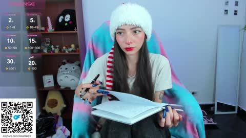 Snapshot of moonlady_ chatting on 12.15.24 MOON online show from 12.15.24