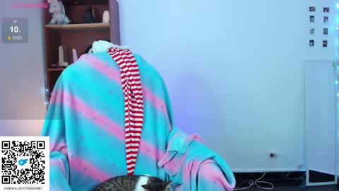 Snapshot of moonlady_ chatting on 12.18.24 MOON online show from 12.18.24