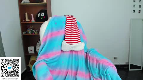 Snapshot of moonlady_ chatting on 12.21.24 MOON online show from 12.21.24