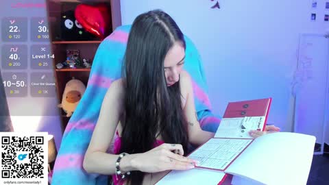 Snapshot of moonlady_ chatting on 01.31.25 MOON online show from 01.31.25