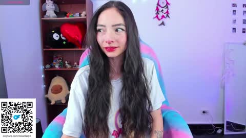 Snapshot of moonlady_ chatting on 01.31.25 MOON online show from 01.31.25