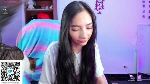 Snapshot of moonlady_ chatting on 02.01.25 MOON online show from 02.01.25