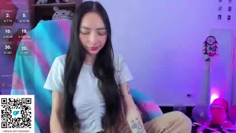 Snapshot of moonlady_ chatting on 03.05.25 MOON online show from 03.05.25