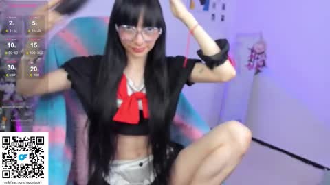 Snapshot of moonlady_ chatting on 09.17.25 MOON online show from 09.17.25