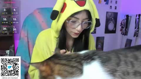 Snapshot of moonlady_ chatting on 10.28.25 MOON online show from 10.28.25