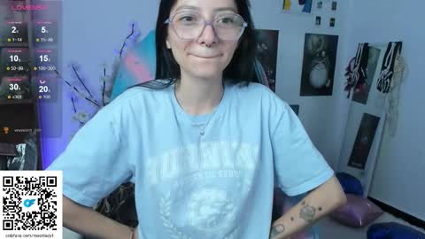 Snapshot of moonlady_ chatting on 11.03.25 MOON online show from 11.03.25