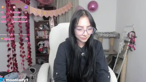 Snapshot of moonlady_ chatting on 06.11.26 MOON online show from 06.11.26