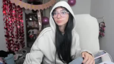 Snapshot of moonlady_ chatting on 06.18.26 MOON online show from 06.18.26
