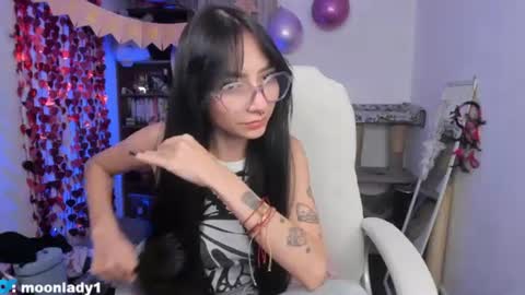 Snapshot of moonlady_ chatting on 06.19.26 MOON online show from 06.19.26