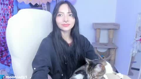 Snapshot of moonlady_ chatting on 07.18.26 MOON online show from 07.18.26
