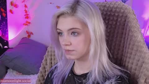 Mia   online show from 12.04.24