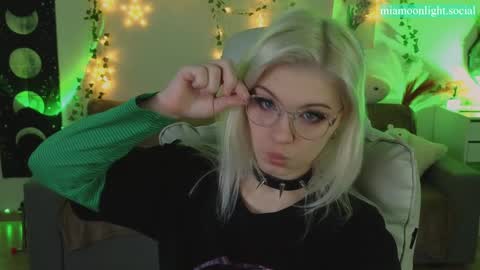 Mia   online show from 01.22.25