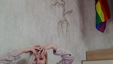 Mia   online show from 02.28.25