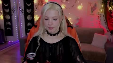 Mia   online show from 10.25.25