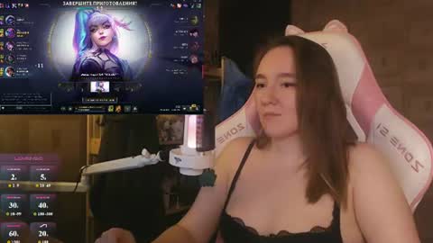 Snapshot of moonlish_siren chatting on 06.14.26 Katrin online show from 06.14.26