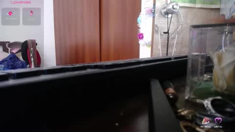 moonlunita online show from 10.15.25