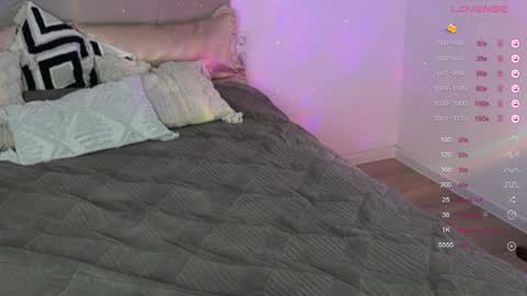 Snapshot of moonrenata chatting on 03.12.25 Ri online show from 03.12.25