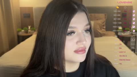 Snapshot of moonrenata chatting on 10.14.25 Ri online show from 10.14.25