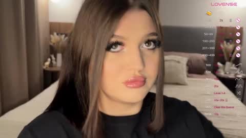 Snapshot of moonrenata chatting on 11.06.25 Ri online show from 11.06.25