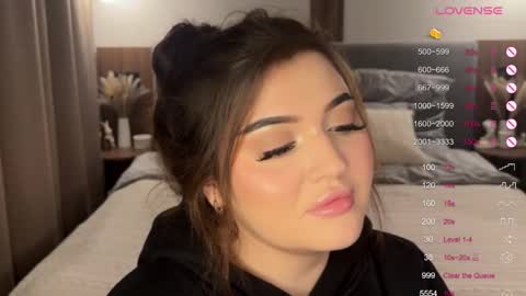 Snapshot of moonrenata chatting on 11.19.25 Ri online show from 11.19.25