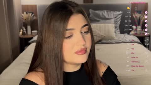 Snapshot of moonrenata chatting on 11.20.25 Ri online show from 11.20.25