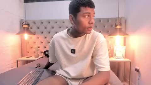 Mmorenito online show from 10.21.25