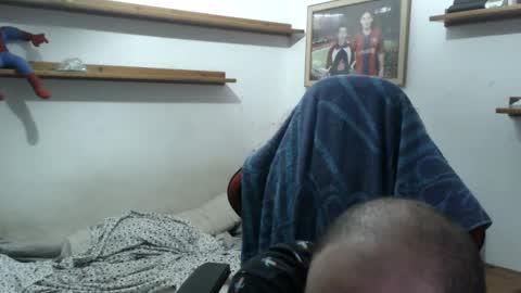 Snapshot of morenoch19 chatting on 10.25.25 alejo online show from 10.25.25