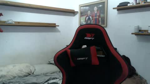 Snapshot of morenoch19 chatting on 10.28.25 alejo online show from 10.28.25