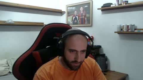 Snapshot of morenoch19 chatting on 11.04.25 alejo online show from 11.04.25