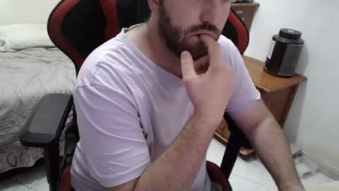 Snapshot of morenoch19 chatting on 11.20.25 alejo online show from 11.20.25