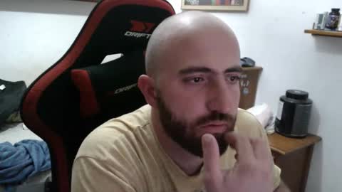 Snapshot of morenoch19 chatting on 11.27.25 alejo online show from 11.27.25